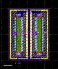Layout compact: hai transistor NMOS đứng cạnh nhau, cầu met2 nối nguồn ở giữa