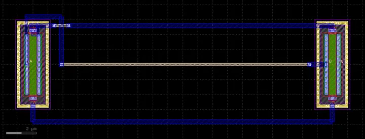 Layout rail dài: hai transistor NMOS cách nhau 20µm, nối bằng một dải li1 nguồn dài chạy ngang giữa